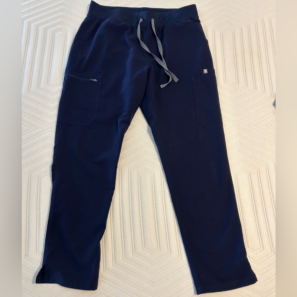 Figs scrub pants size medium petite color navy